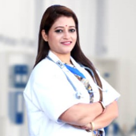 Dr. Vidhusi Jain conducting advanced reproductive consultation at Arihant Hospital Dehradun