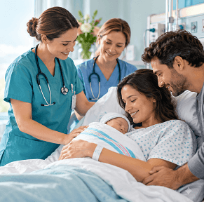 Dr. Vidhusi Jain consulting an expectant mother at Arihant Hospital Dehradun